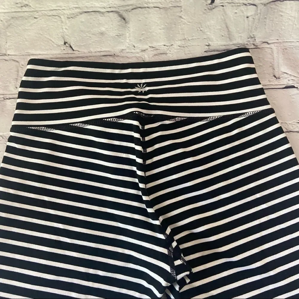 Athleta Chaturanga Black & White Striped Cropped Leggings Yoga Pants Size Small